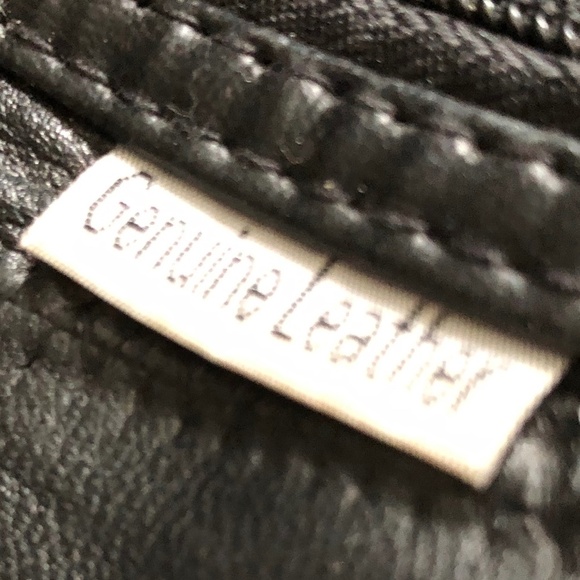 Genuine leather laptop/briefcase real nice bag , used with a tear in fabric - Picture 3 of 7